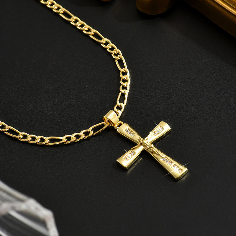 ✨✝️ Gold Crucifix Necklace – Detailed INRI Motif, Adjustable Figaro Chain & Hypoallergenic Finish 💛